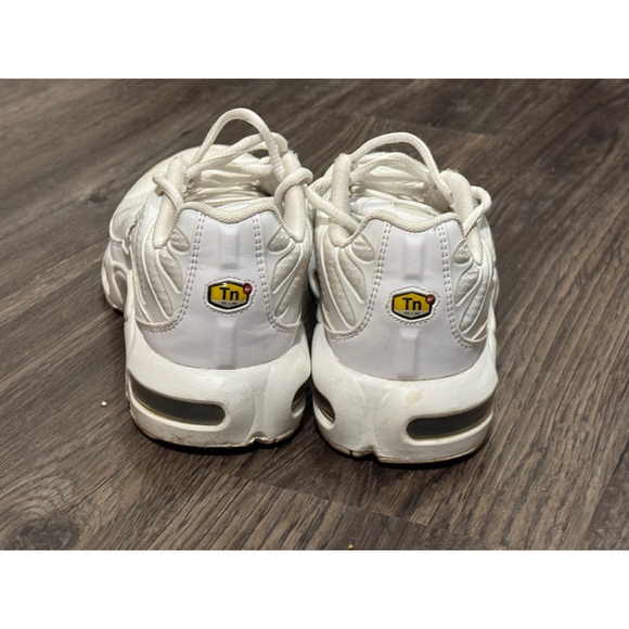 Nike Air Max Plus (GS) triple White Metallic Silver CW7044-100 Youth Size 6.5Y‌‌ - Picture 3 of 8